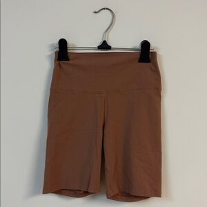 BNWOT Aritzia TNA Women’s Hold It Atmosphere High Rise Bike Shorts Size S